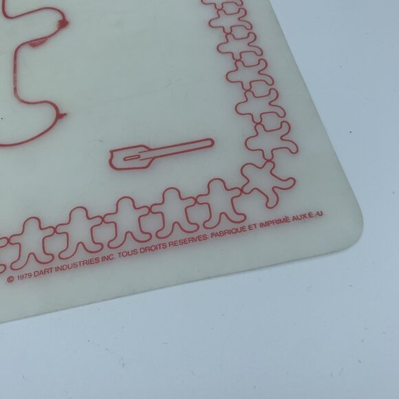 Tupperware Child’s Play Baking Mat - Gingerbread Man Design, 9”x11” Kids’ Baking - Picture 3 of 6